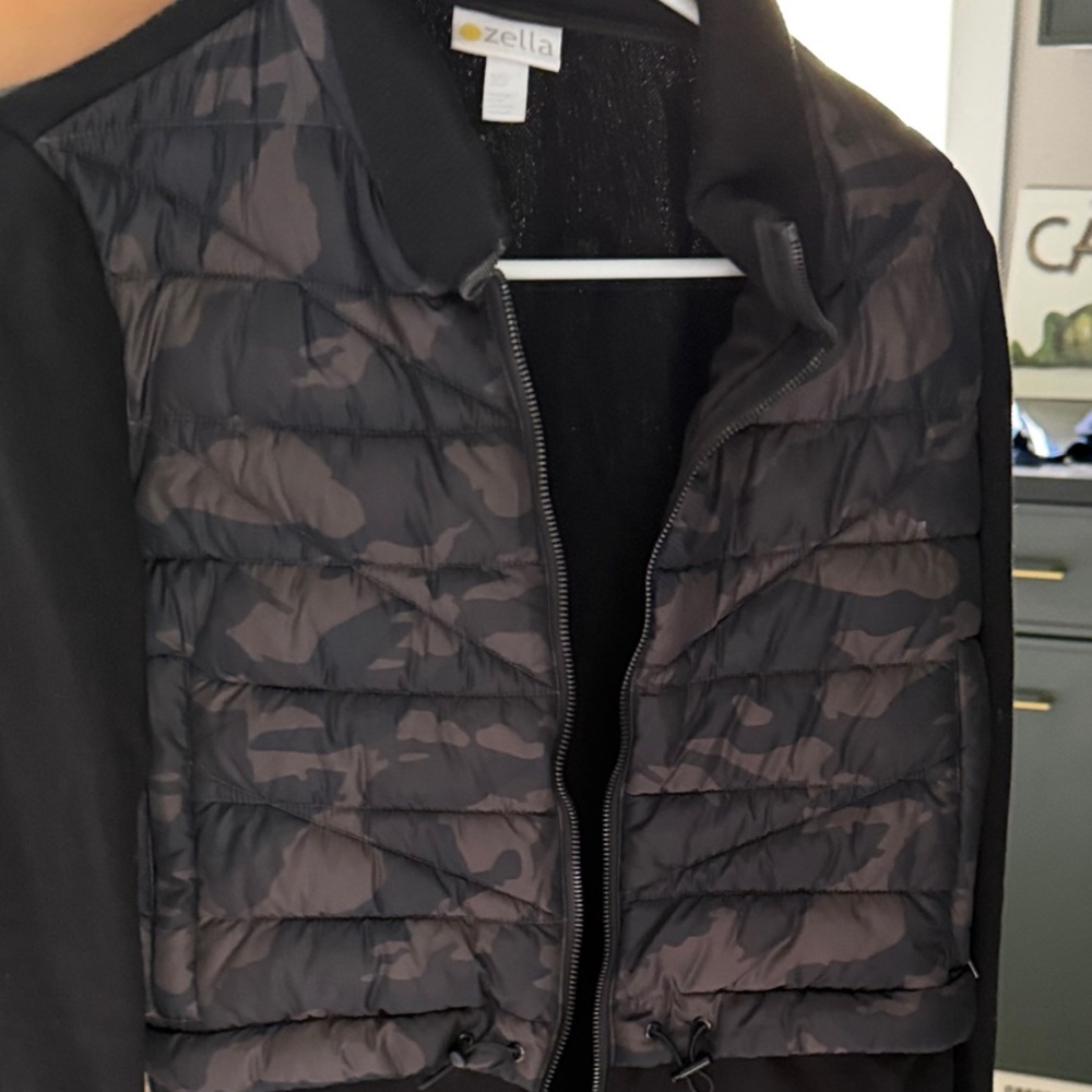 Zella Women's Camouflage Black Puffer Jacket
